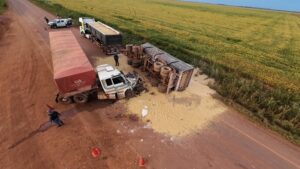 Boa Esperança: colisão entre carretas na MT-338 deixa um ferido