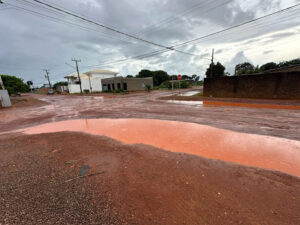 Rua sem asfalto e com alagamento em Boa Esperança do Norte (MT)