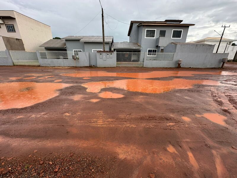 Rua sem asfalto e com alagamento em frente a residência em Boa Esperança do Norte (MT)