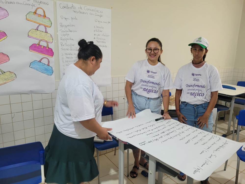 Moradoras da Água Limpa iniciam curso para melhor empreender