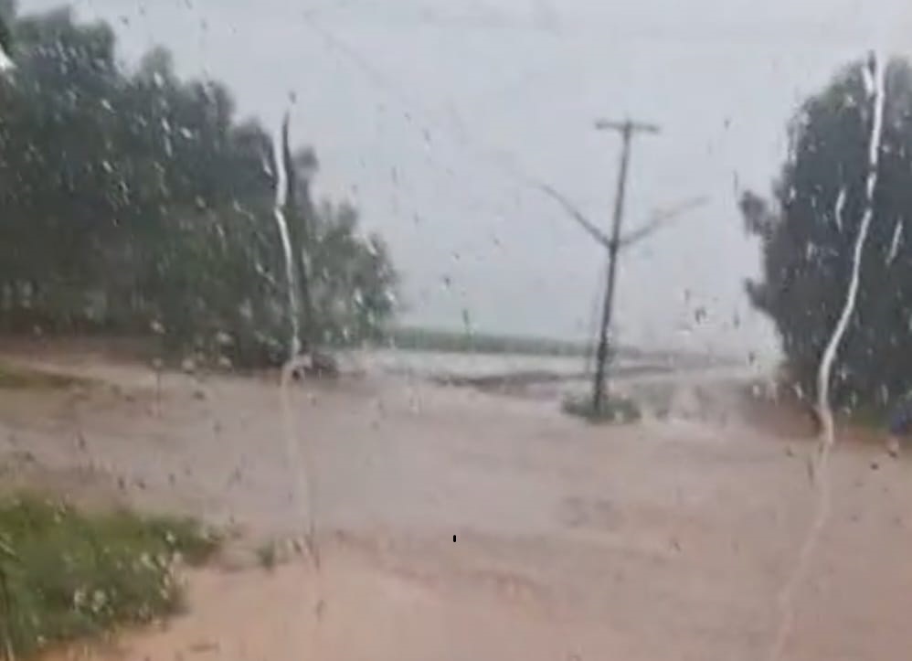 Chuva causa alagamentos na Água Limpa e preocupa moradores