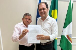 Vereador Izaqueu leva demanda da fanfarra a deputado Guarnieri