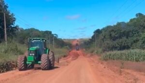 Produtores de Boa Esperança recuperam estrada com união