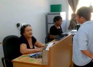 Diretora admite falta de ar-condicionado em escola da Água Limpa