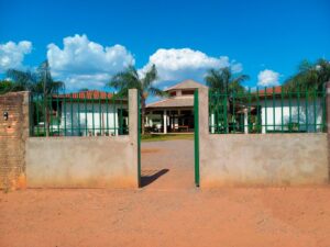 Calor nas salas preocupa pais na escola da Água Limpa