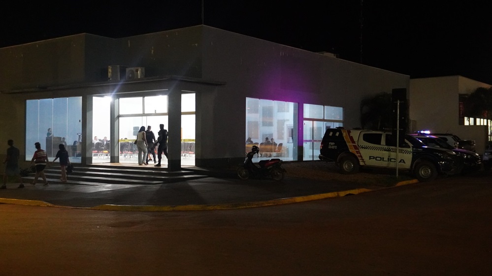 Crônica: "A advogada, o bochicho e a confraternização da Câmara"