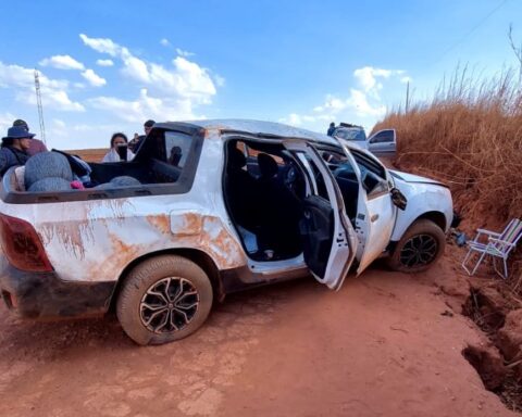 Carro capota em estrada que liga Boa Esperança ao Salto Magessi
