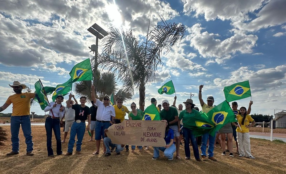 Manifestação em Boa Esperança do Norte apoia Bolsonaro