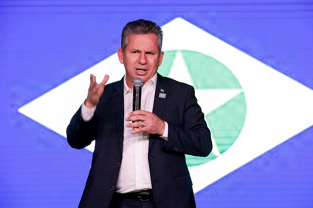 Governador Mauro Mendes sofre queda e segue internado