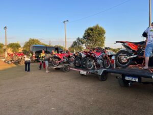 Trilhão de Motocross reúne dezenas de praticantes na Água Limpa