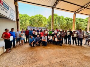 Prefeitura de Nova Ubiratã entrega 103 títulos de terra a famílias