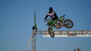 Trivelato sedia etapa de MotoCross e Circuito de som automotivo