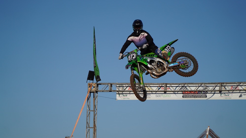 Trivelato sedia etapa de MotoCross e Circuito de som automotivo