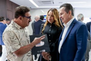 Governador do MT discute projeto sobre autismo com Ratinho