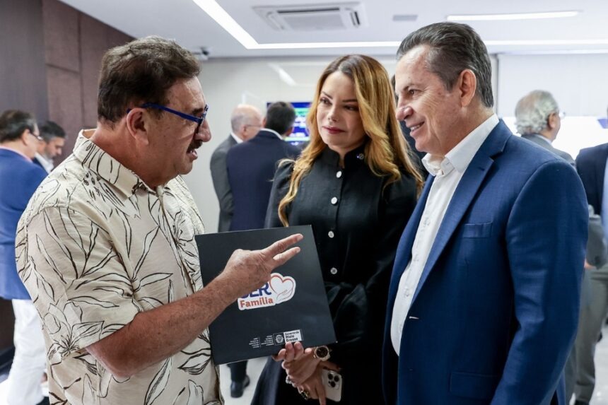 Governador do MT discute projeto sobre autismo com Ratinho