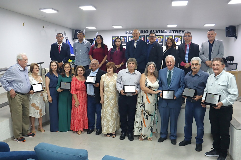 Santa Rita do Trivelato homenageia cidadãos com título honorário