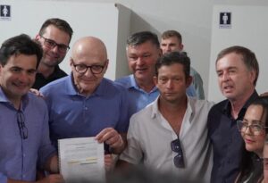 MT-338: Bancada da Esperança entrega abaixo-assinado a vice-governador