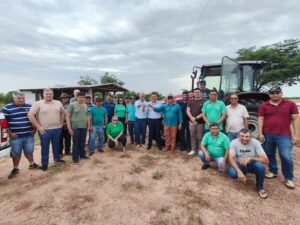 Comunidade Ponte de Barro ganha trator e mais autonomia