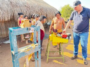 Prefeitura de Nova Ubiratã entrega máquinas para aldeias indígenas