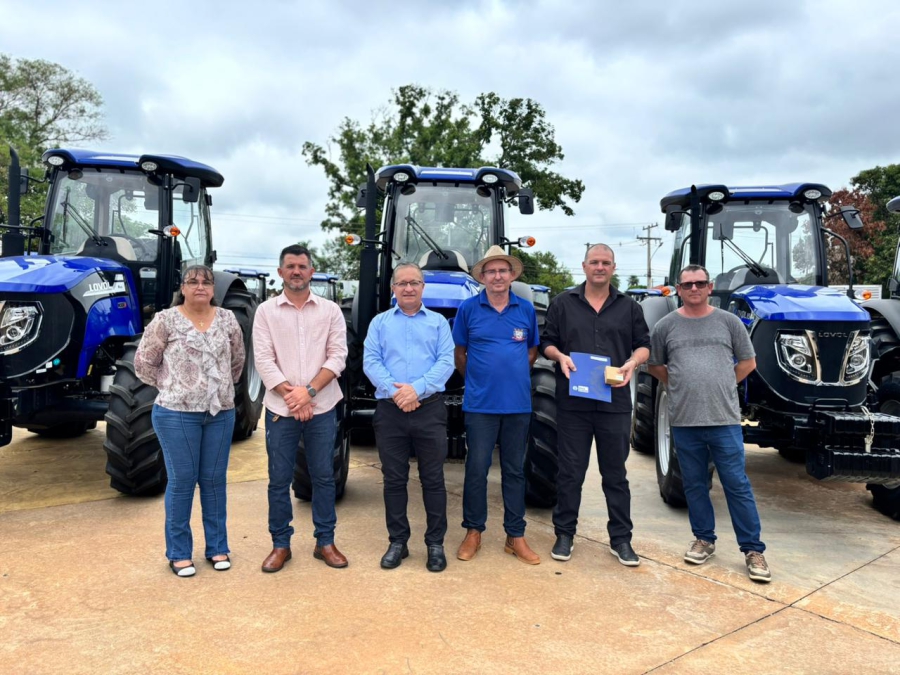 Nova Ubiratã conquista trator e verba para nova creche