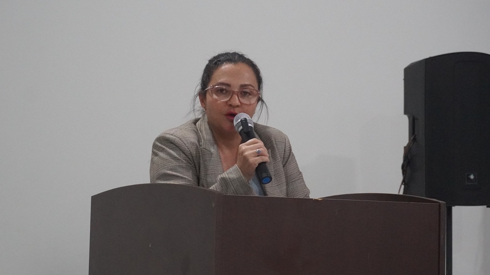 Joana encerra sessão com discurso duro e cobra mudança do Executivo