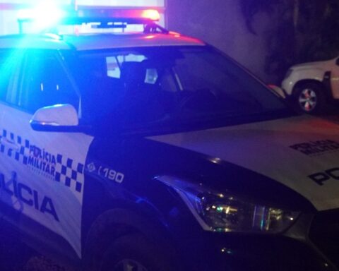 Filho esfaqueia pai e mãe após briga na Água Limpa