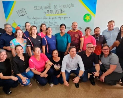 Secretário Estadual de Educação visita escola em Boa Esperança