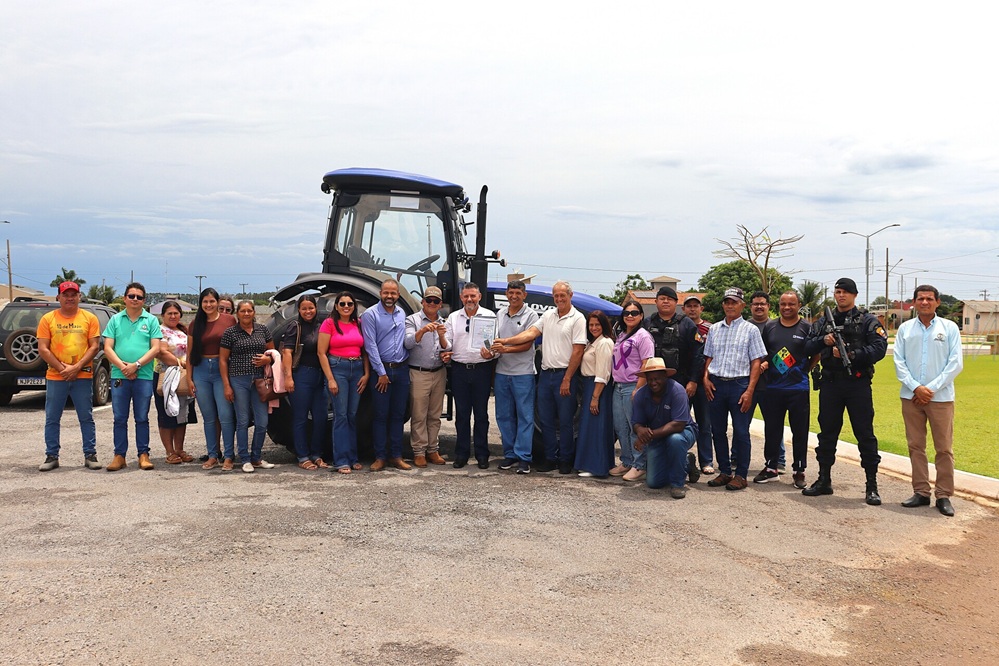 Entrega de trator fortalece agricultura em comunidade Ponte de Barro