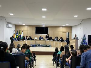 Prefeito e vice participam da última sessão legislativa do ano em Nova Ubiratã