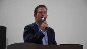 Prefeito Calebe não comparece à última sessão da Câmara e é criticado