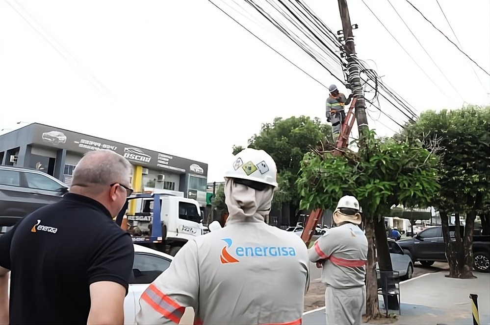 Prefeitura retira cabos irregulares em ruas de Sorriso