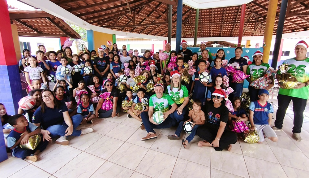 Prefeitura Municipal entrega brinquedos para crianças em Trivelato