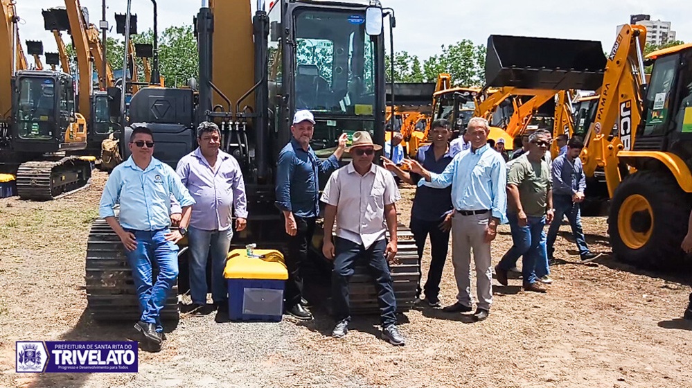 Trivelato recebe máquinas para reforçar infraestrutura municipal