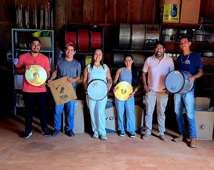 Prefeitura entrega instrumentos de fanfarra em Entre Rios