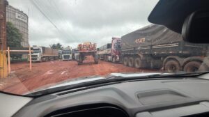 Caminhões bloqueiam entrada de Boa Esperança do Norte