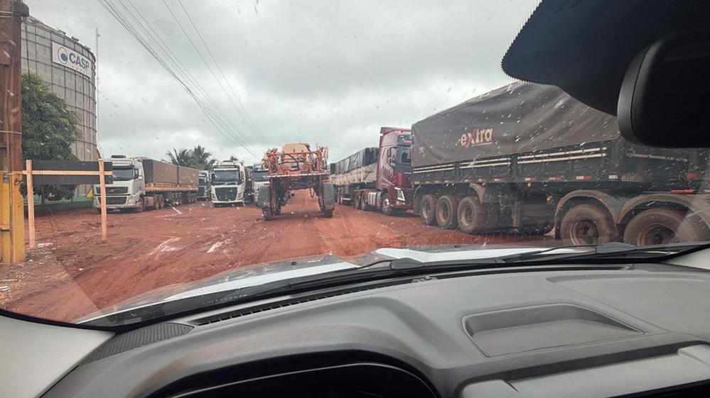 Caminhões bloqueiam entrada de Boa Esperança do Norte