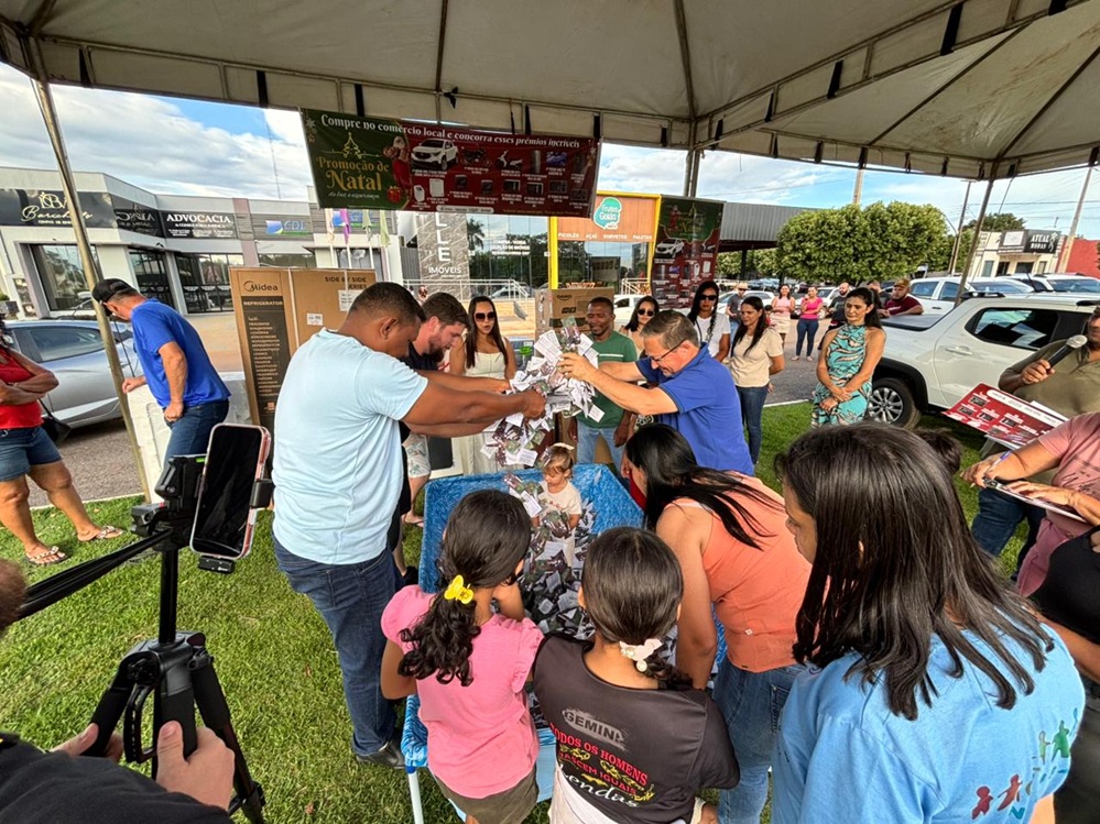 Natal de Luz e Esperança movimenta comércio de Nova Ubiratã