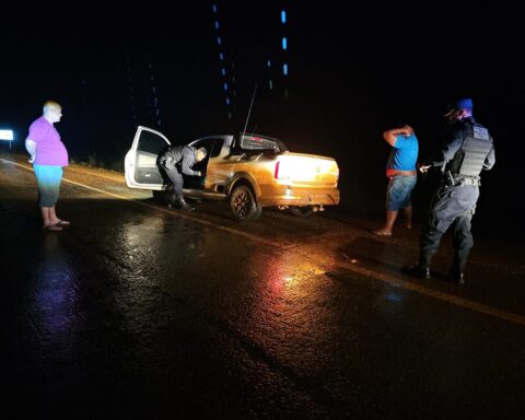 PM de Boa Esperança prende suspeitos e apreende arma irregular