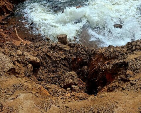 Ponte sobre Rio Matrinxã apresenta dano após inauguração