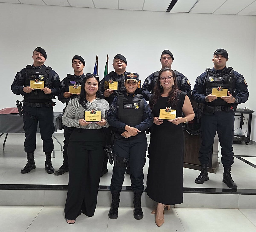 Polícia Militar homenageia autoridades em Trivelato
