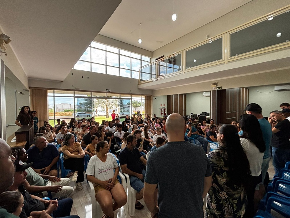 Nova Ubiratã amplia transporte universitário e anuncia investimento