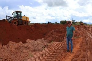 Manutenção de estradas municipais avança em Trivelato