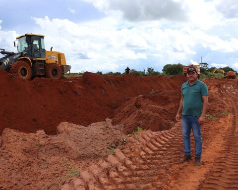 Manutenção de estradas municipais avança em Trivelato