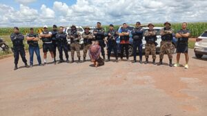 Veículo em fuga capota após perseguição policial em Trivelato