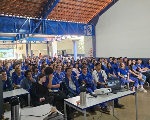 PM leva palestra sobre ‘hábitos saudáveis’ à Escola Cristiano Pires