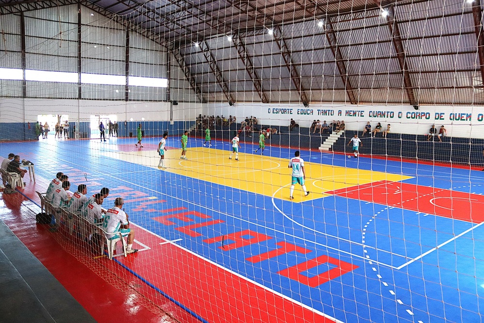 Prefeitura entrega quadras esportivas modernas em Trivelato