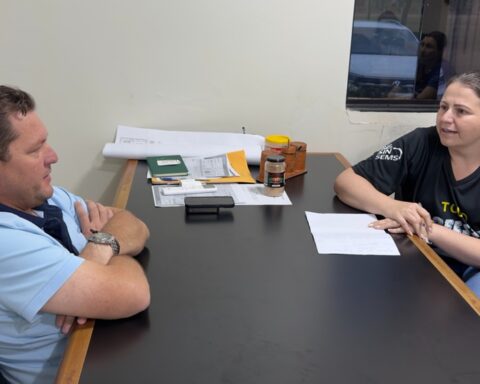 Vereadora e prefeito discutem apoio aos universitários de Boa Esperança