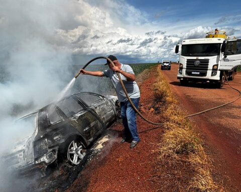 Veículo pega fogo na MT-140 em Boa Esperança do Norte