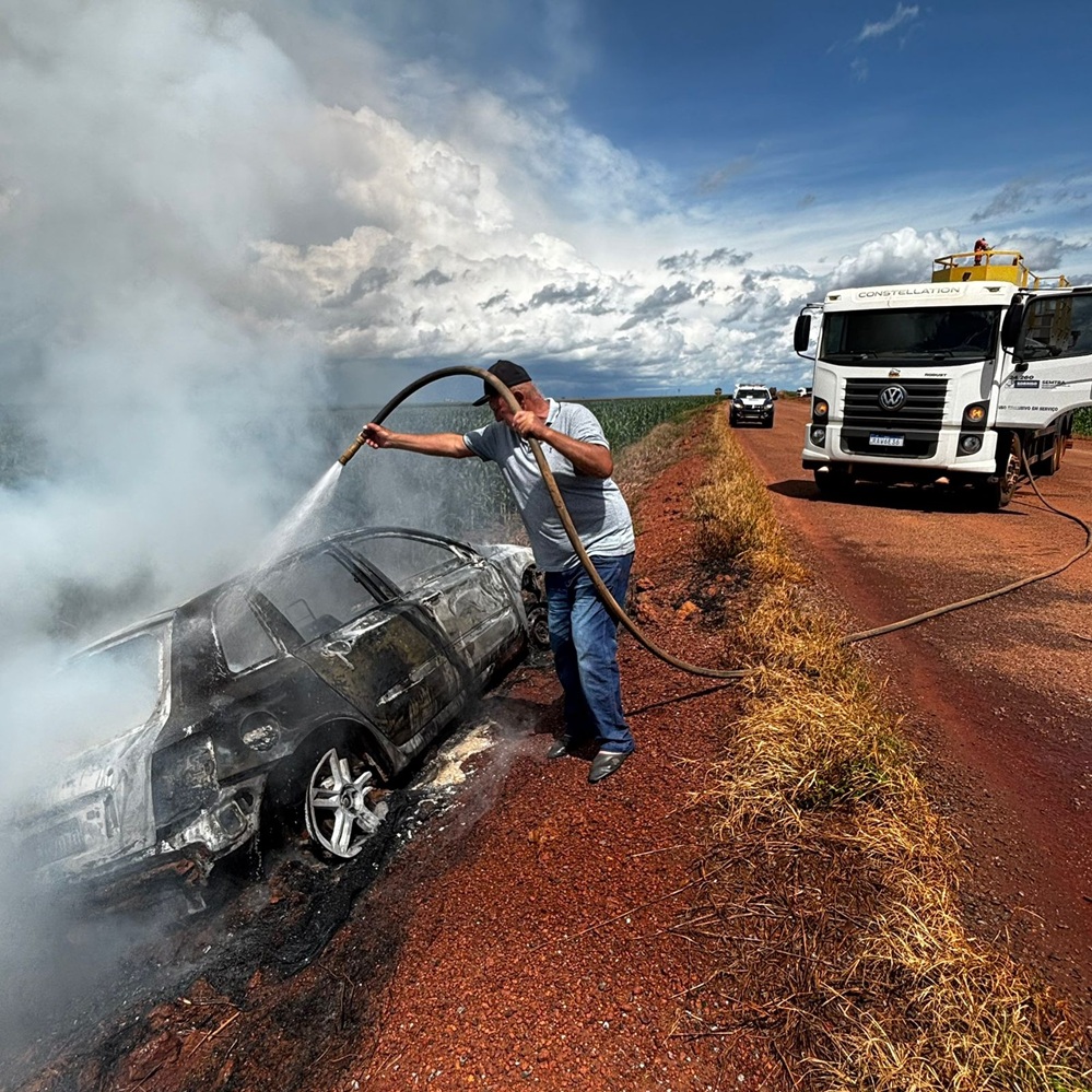 Veículo pega fogo na MT-140 em Boa Esperança do Norte