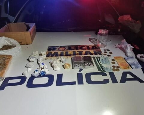 PM prende cinco suspeitos por tráfico de drogas em Trivelato